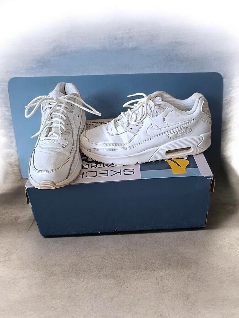 Nike Air Max Women's White Leather Athletic Sneakers Size 7y